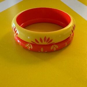 Splendette set of 2 Yellow and Orange Floral carved Bangles retro pinup